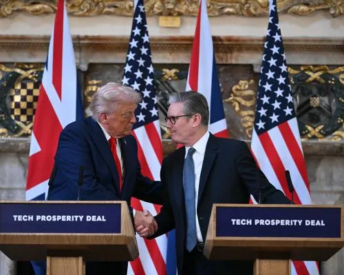 Donald Trump Turns Fire on Putin and Commends UK in Joint Appearance with Keir Starmer